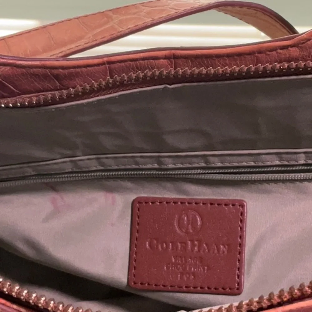 Cole Haan tan colored croc embossed leather purse with gold hardware - Picture 5 of 6
